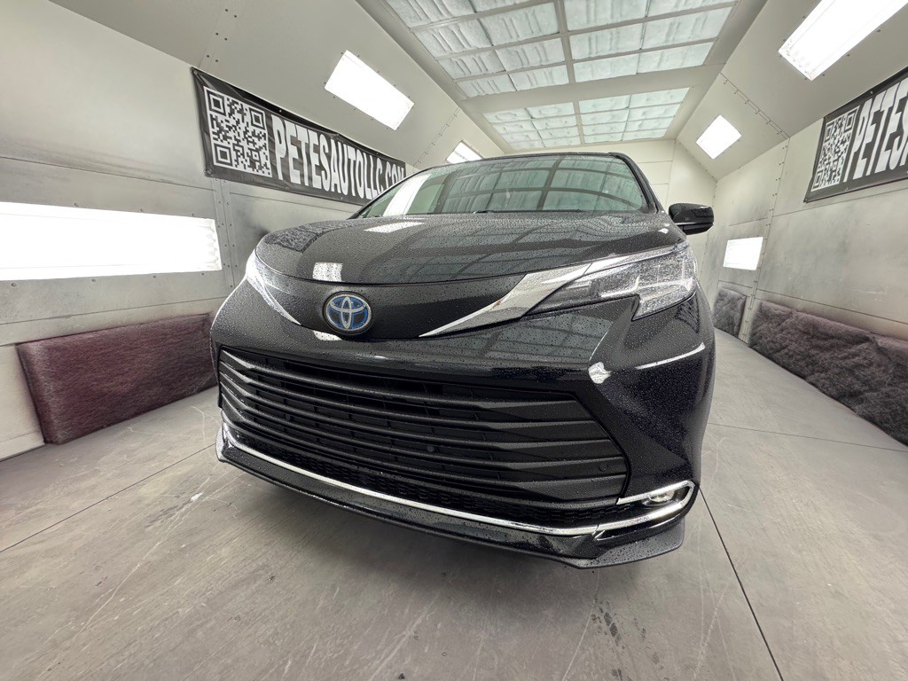 2021 Toyota Sienna Image 2