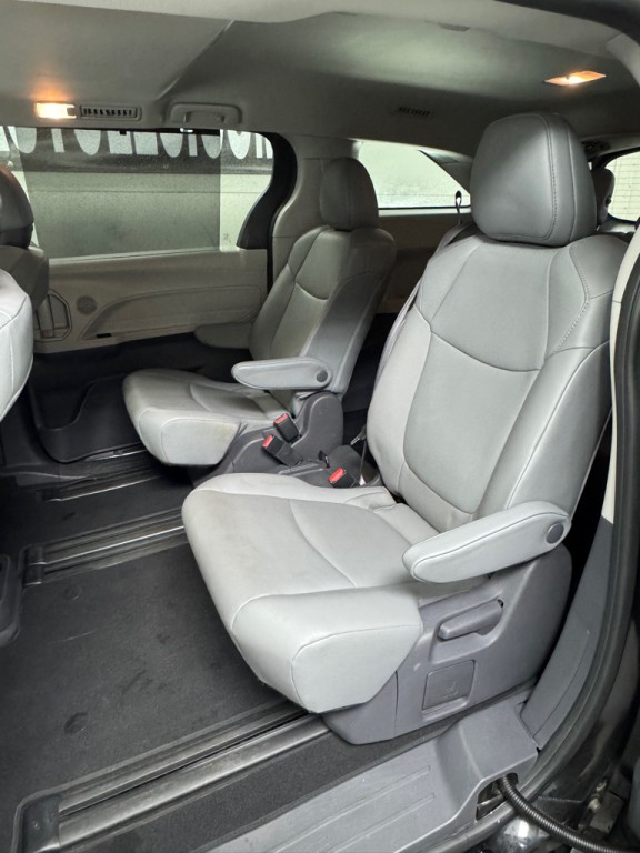 2021 Toyota Sienna Image 12