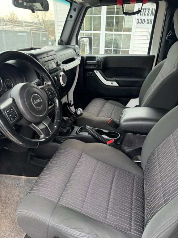 2012 Jeep Wrangler Image 8