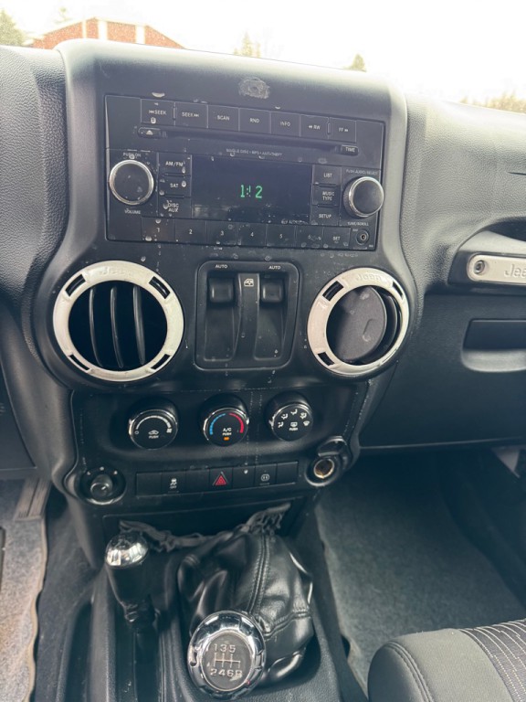 2012 Jeep Wrangler Image 10