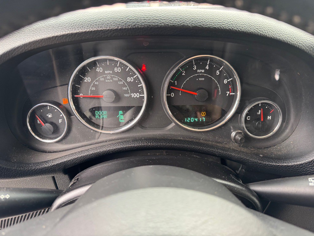 2012 Jeep Wrangler Image 11