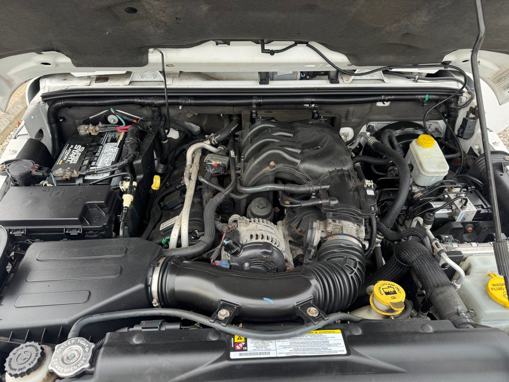 2012 Jeep Wrangler Image 14