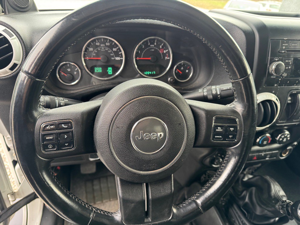 2012 Jeep Wrangler Image 15