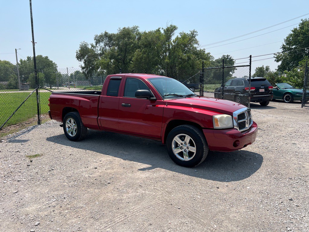 2007 Dodge Dakota Image 2