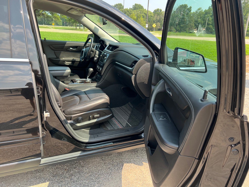 2017 Chevrolet Traverse Image 3