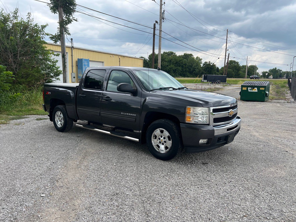 2011 Chevrolet Silverado 1500 Image 2