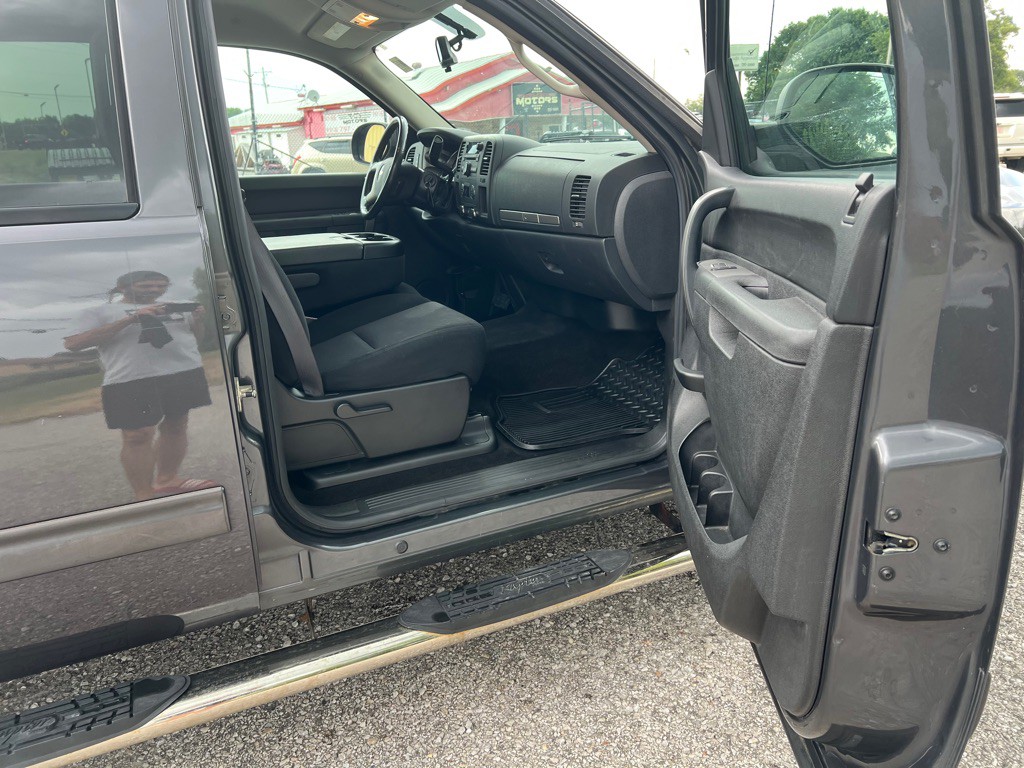 2011 Chevrolet Silverado 1500 Image 3