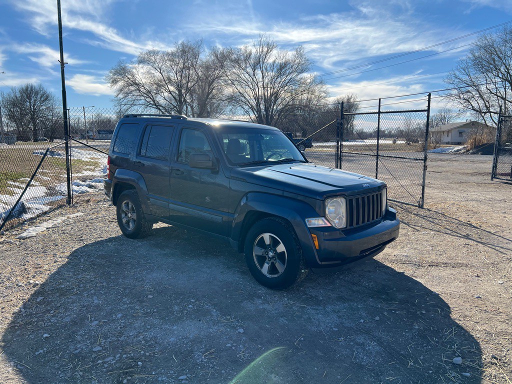 2008 Jeep Liberty Image 2