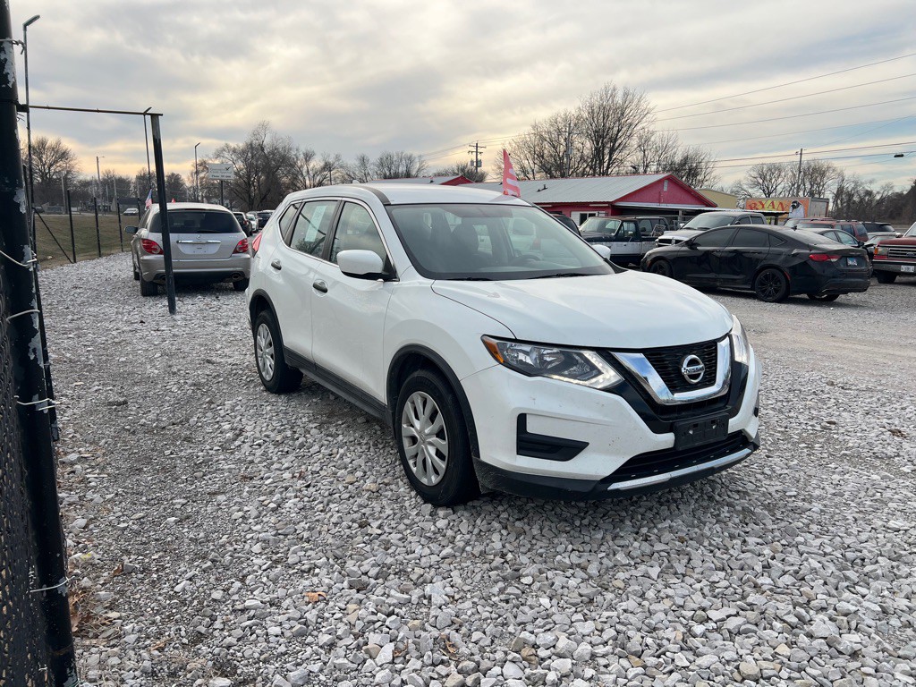 2017 Nissan Rogue Image 2