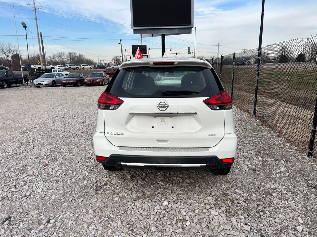 2017 Nissan Rogue Image 3