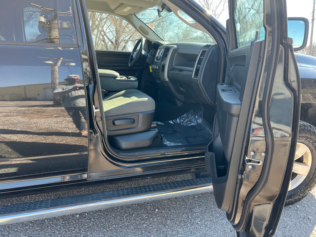 2015 RAM 1500 Image 3