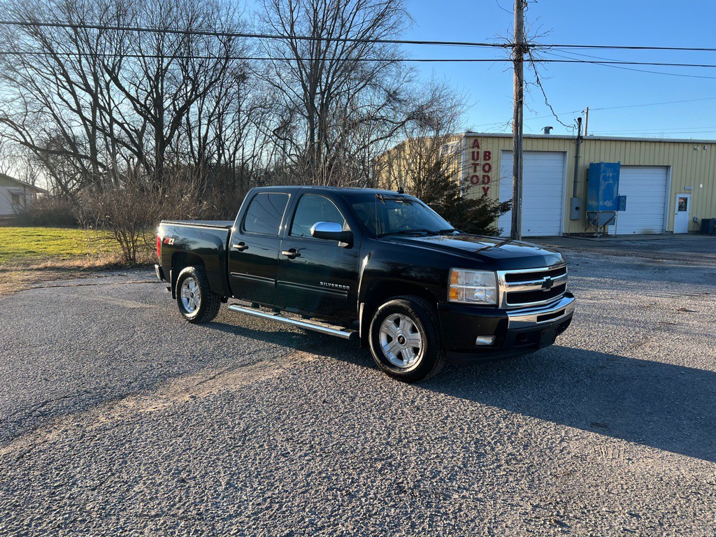 2011 Chevrolet Silverado 1500 Image 2