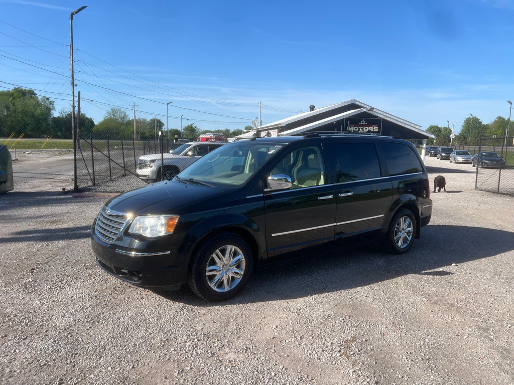 2009 Chrysler Town & Country Image 1