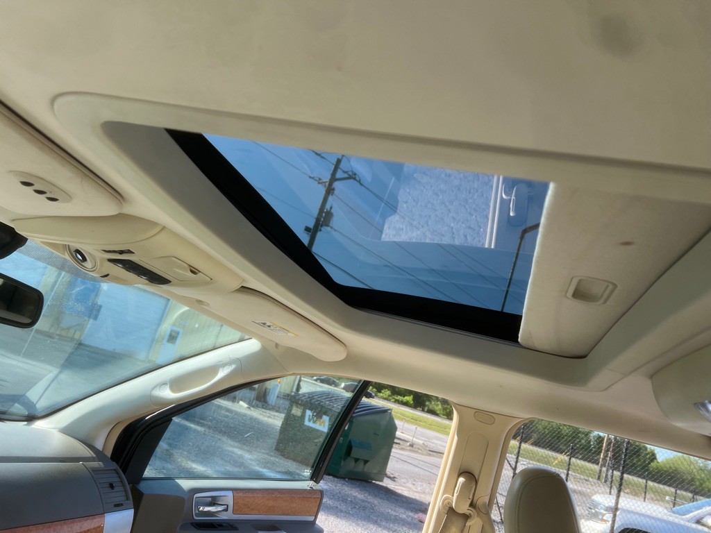 2009 Chrysler Town & Country Image 8