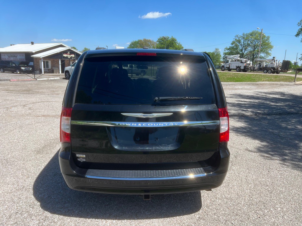 2016 Chrysler Town & Country Image 5
