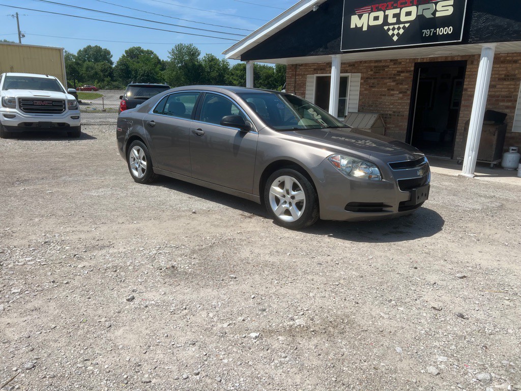 2010 Chevrolet Malibu Image 2