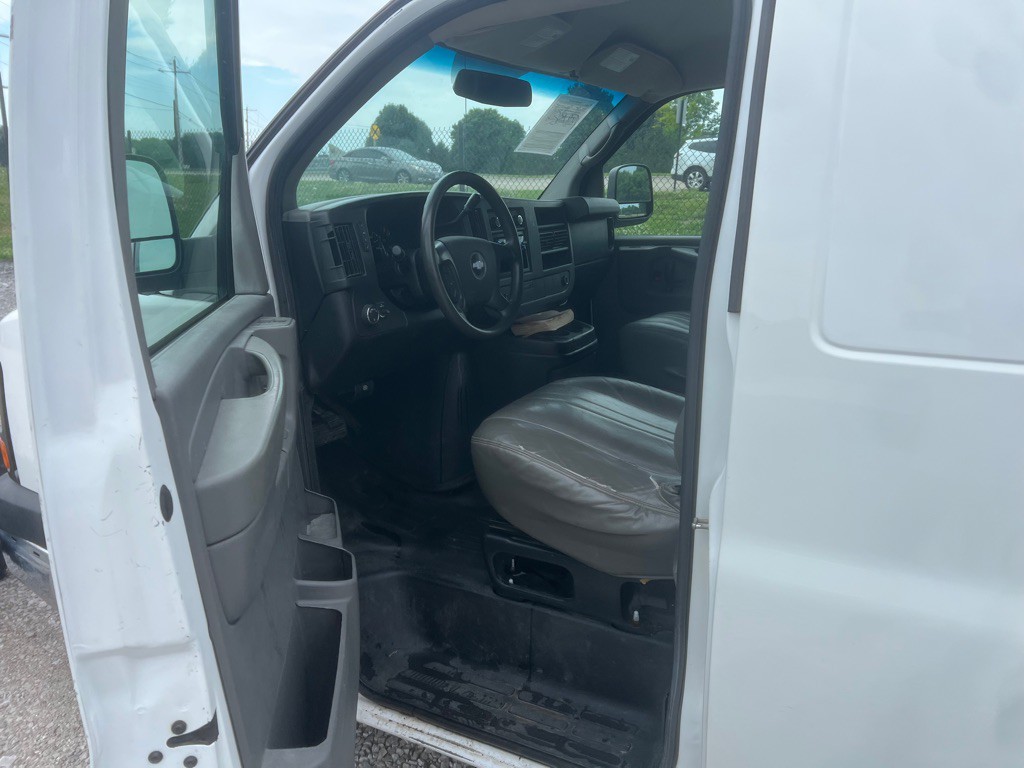 2013 Chevrolet Express Image 3