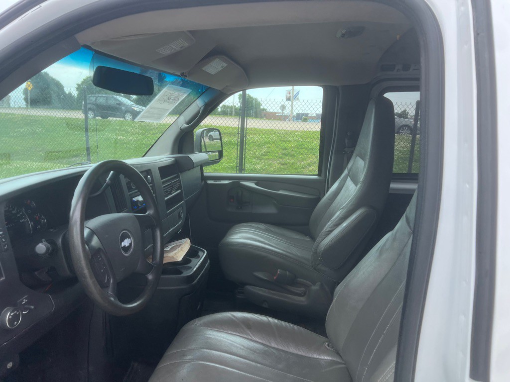 2013 Chevrolet Express Image 4