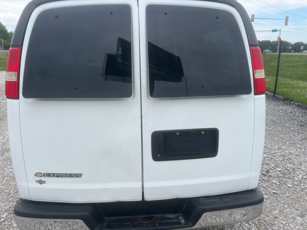 2013 Chevrolet Express Image 7