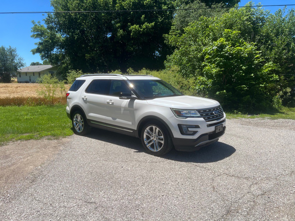 2017 Ford Explorer Image 2
