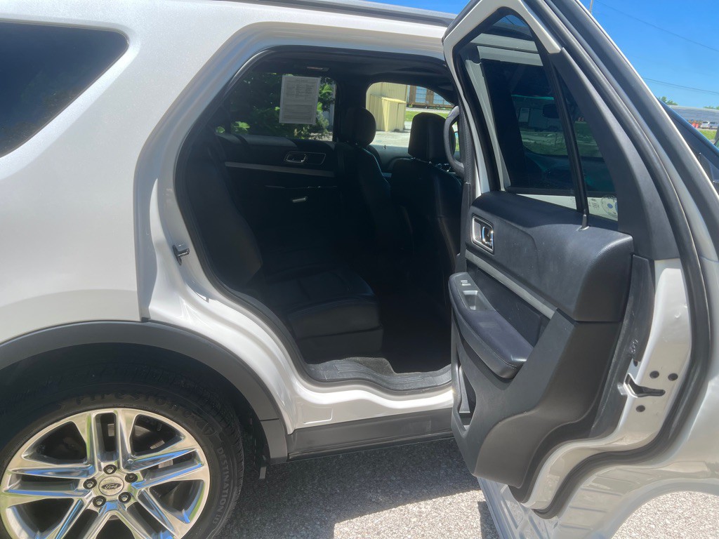 2017 Ford Explorer Image 4