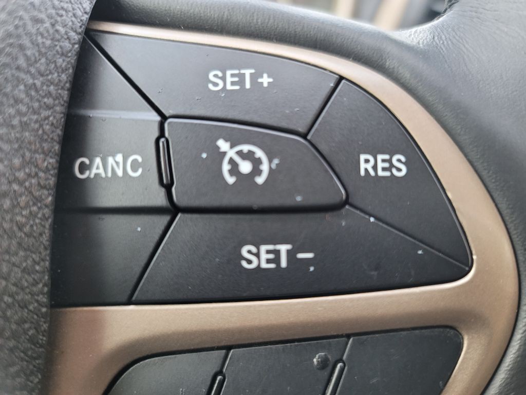 2015 Jeep Cherokee Image 19