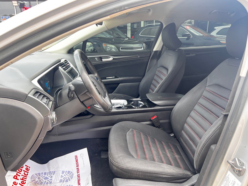 2016 Ford Fusion Image 9