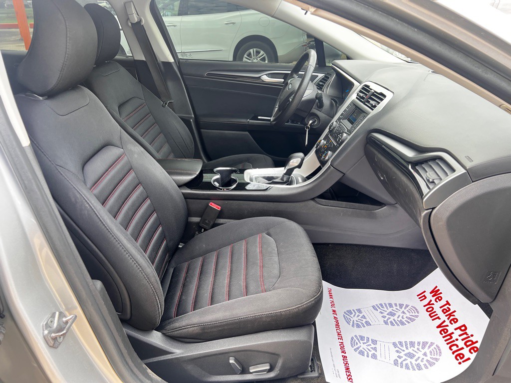 2016 Ford Fusion Image 10