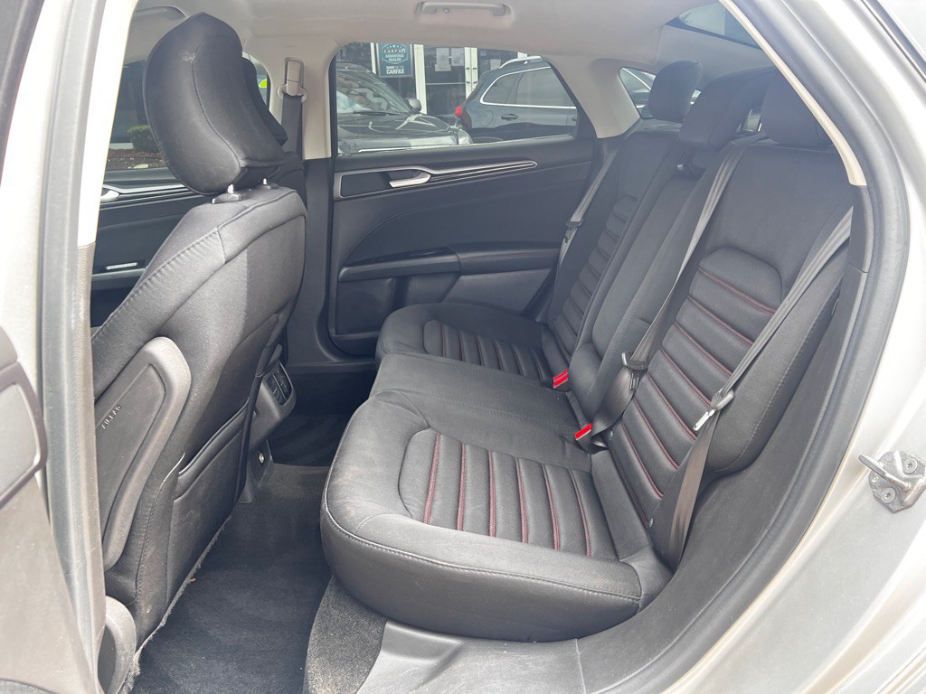 2016 Ford Fusion Image 11