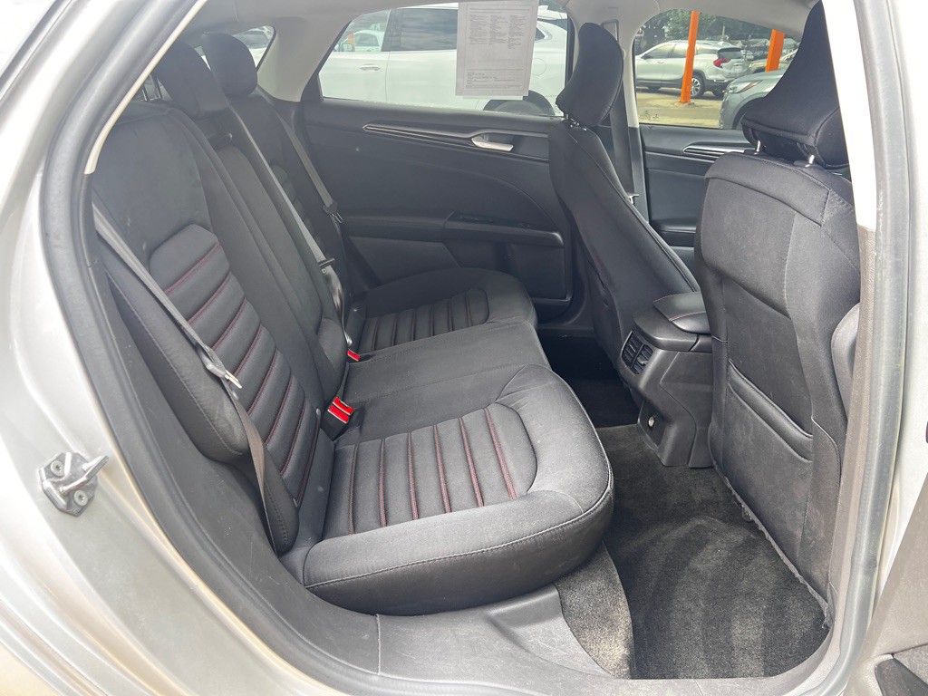 2016 Ford Fusion Image 12