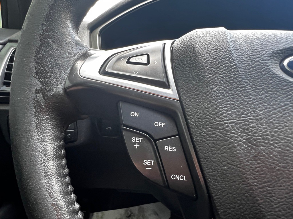 2016 Ford Fusion Image 17