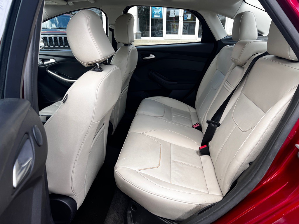 2016 Ford Focus Image 11