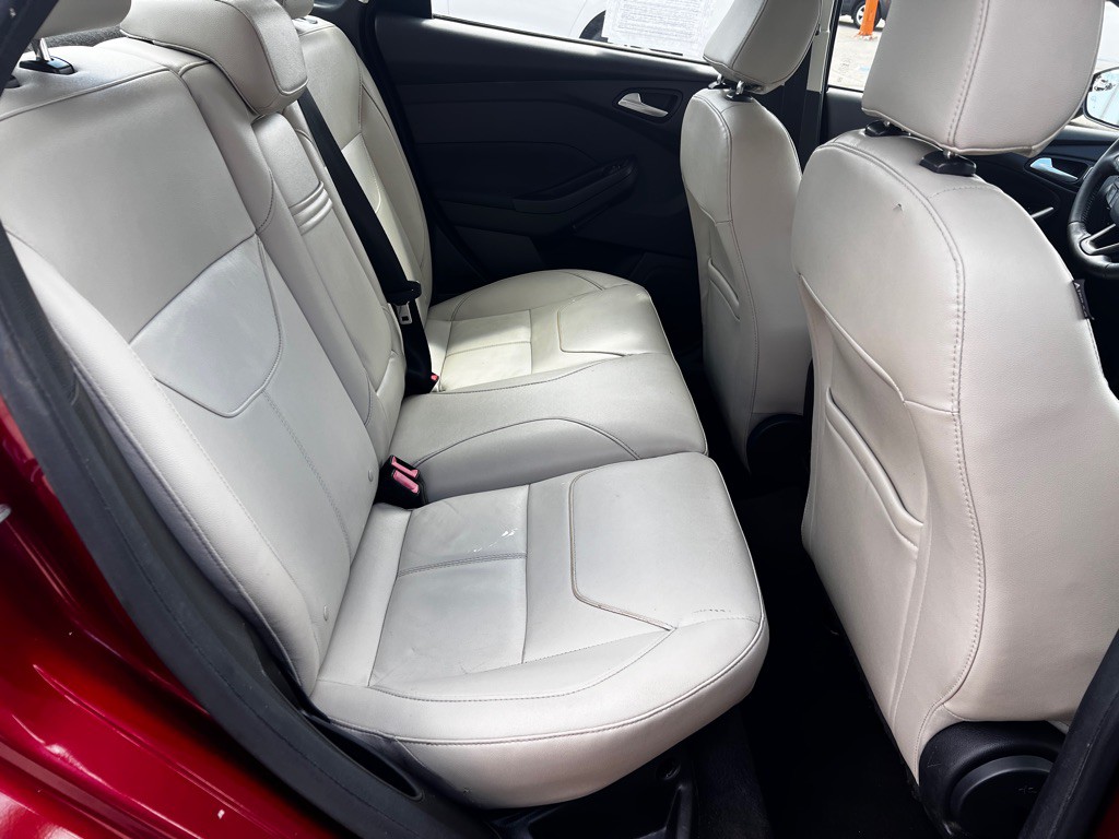 2016 Ford Focus Image 12