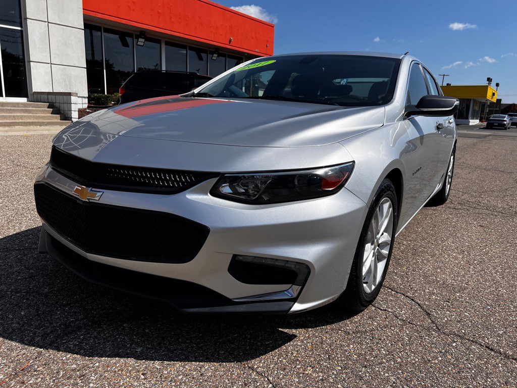 2017 Chevrolet Malibu Image 1