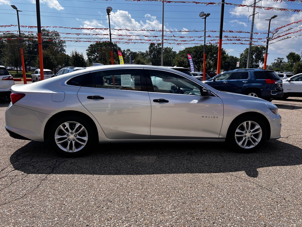 2017 Chevrolet Malibu Image 4