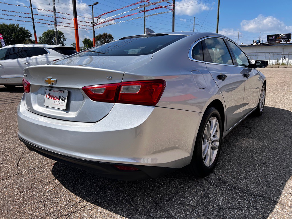 2017 Chevrolet Malibu Image 5