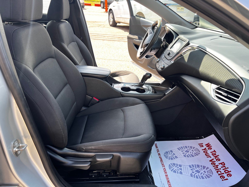 2017 Chevrolet Malibu Image 11