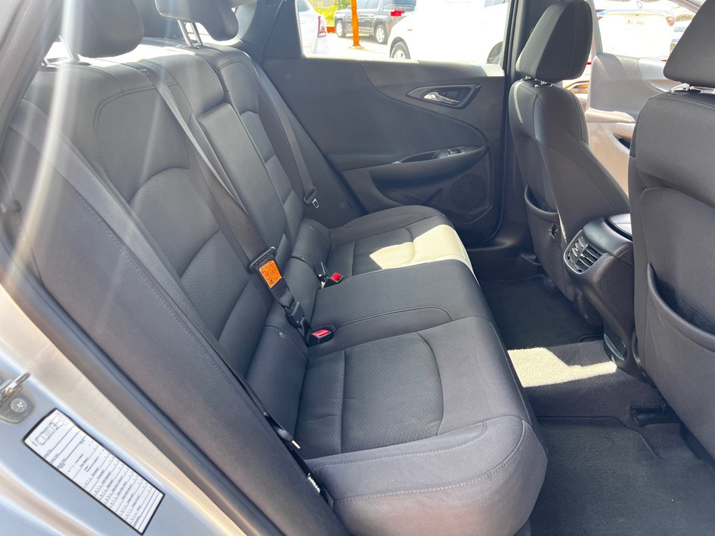 2017 Chevrolet Malibu Image 12