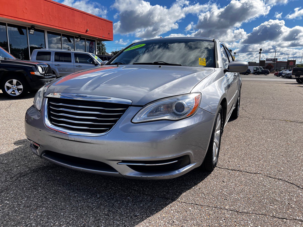 2014 Chrysler 200 Image 1