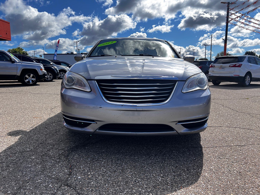 2014 Chrysler 200 Image 2