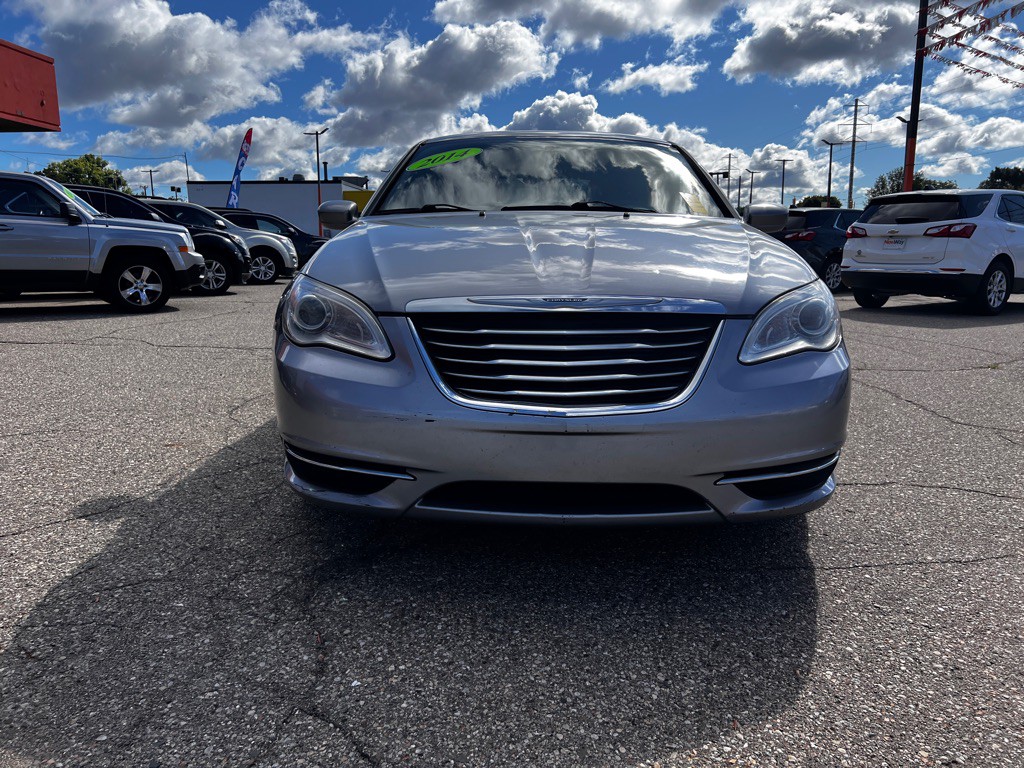 2014 Chrysler 200 Image 3