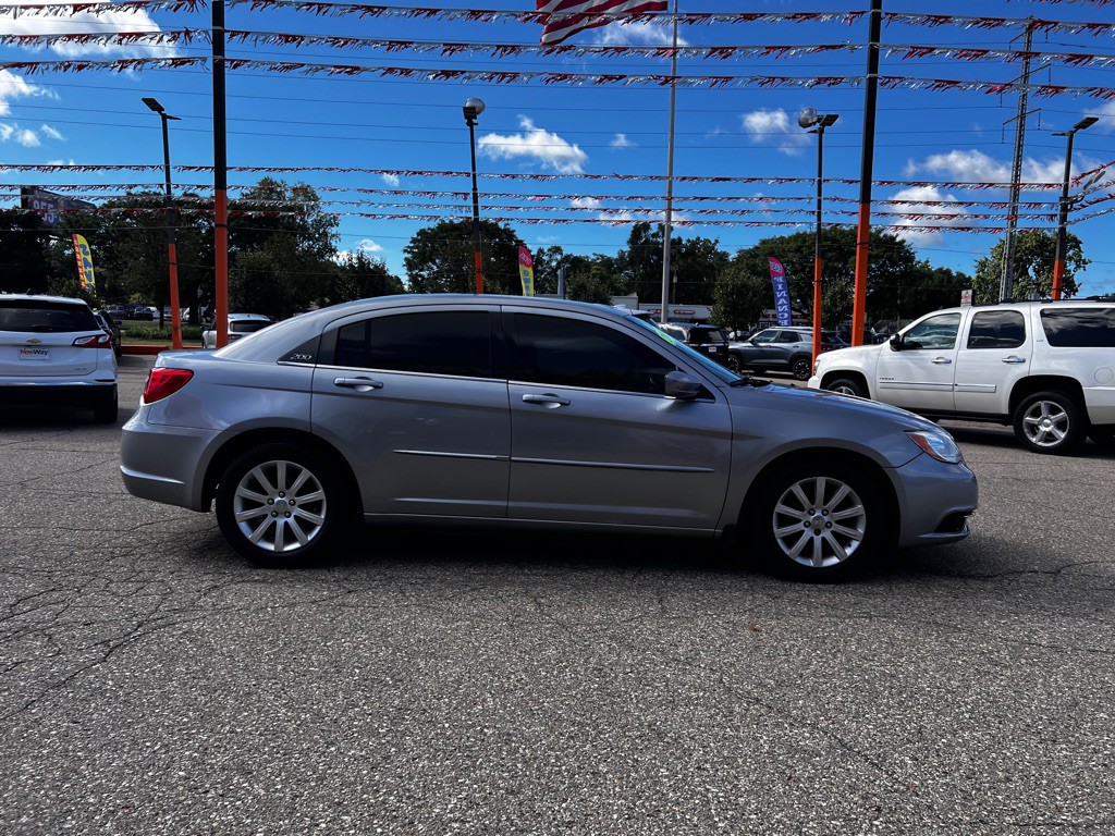 2014 Chrysler 200 Image 5