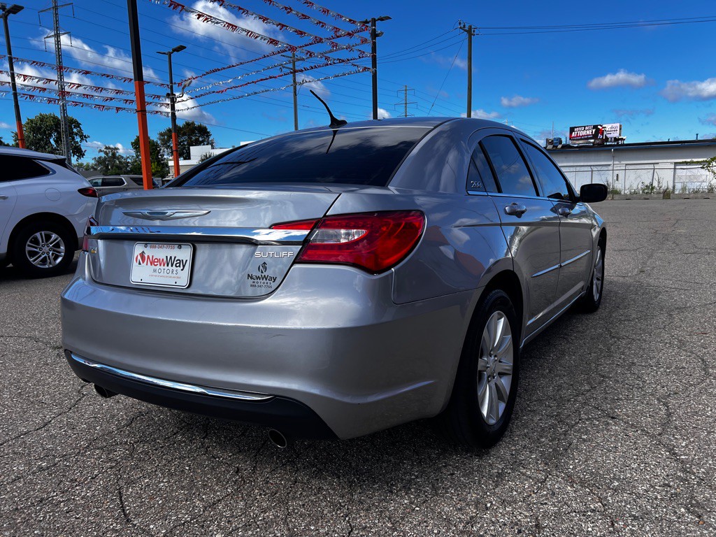 2014 Chrysler 200 Image 6