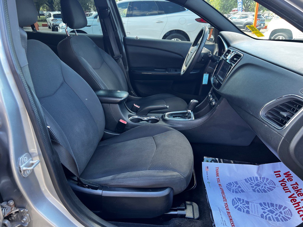 2014 Chrysler 200 Image 12