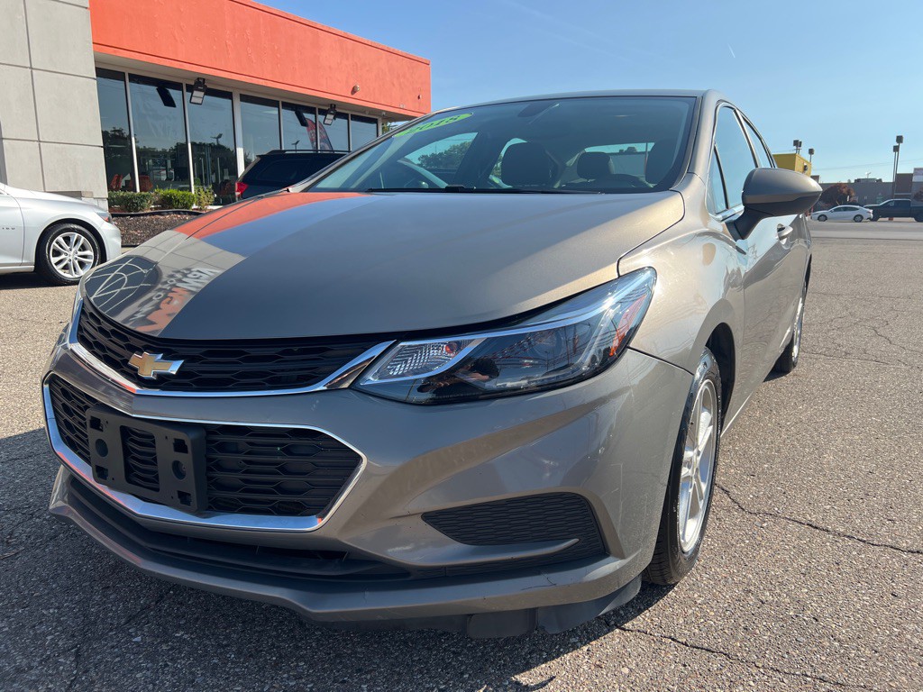 2018 Chevrolet Cruze Image 2
