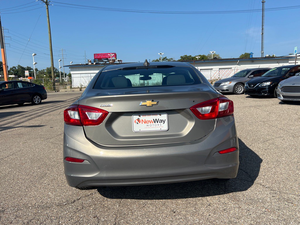 2018 Chevrolet Cruze Image 7