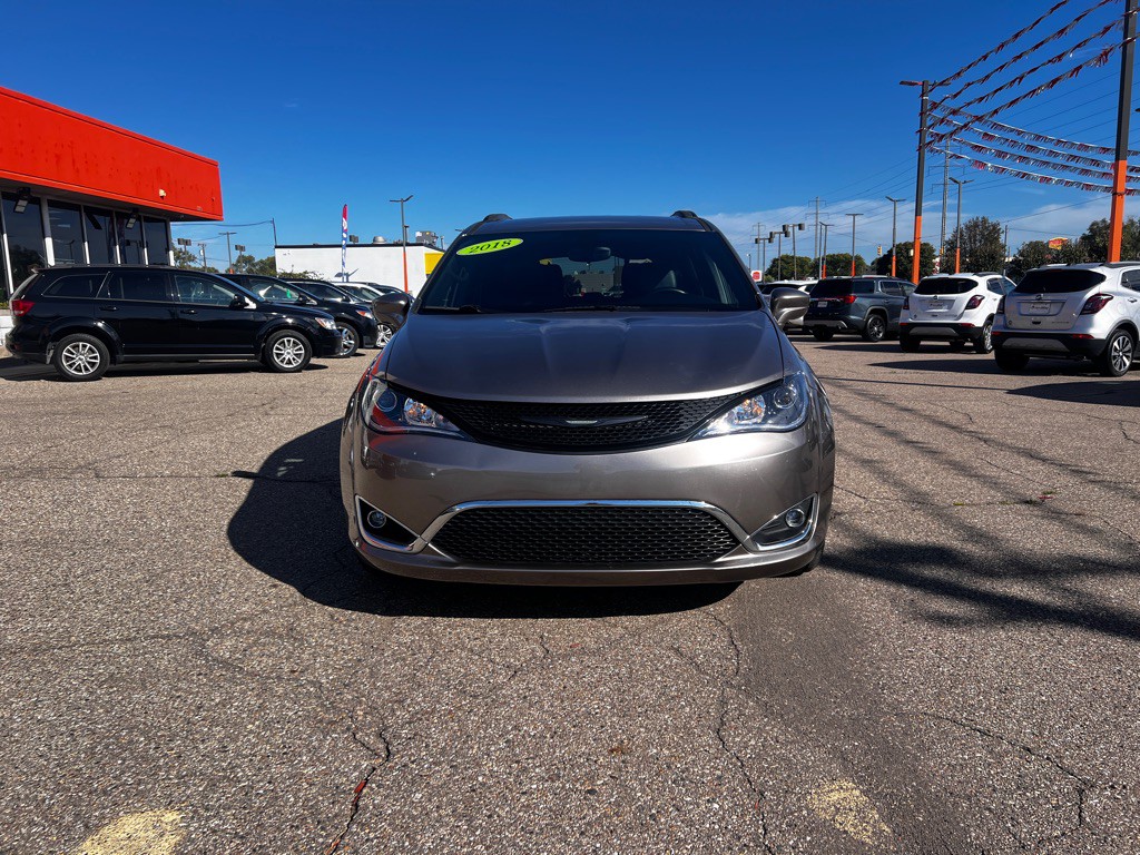 2018 Chrysler Pacifica Image 2