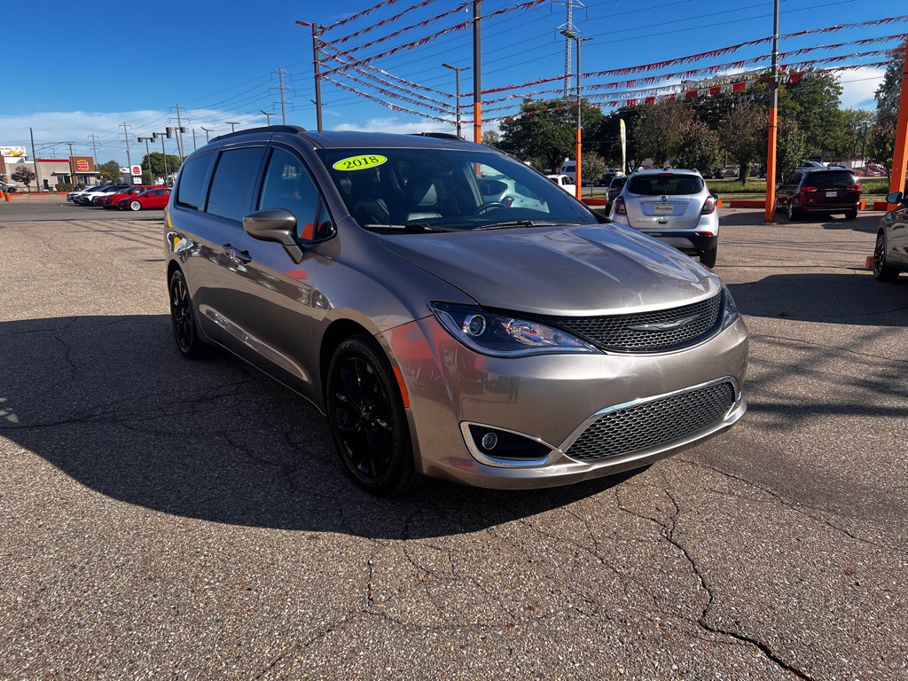 2018 Chrysler Pacifica Image 3