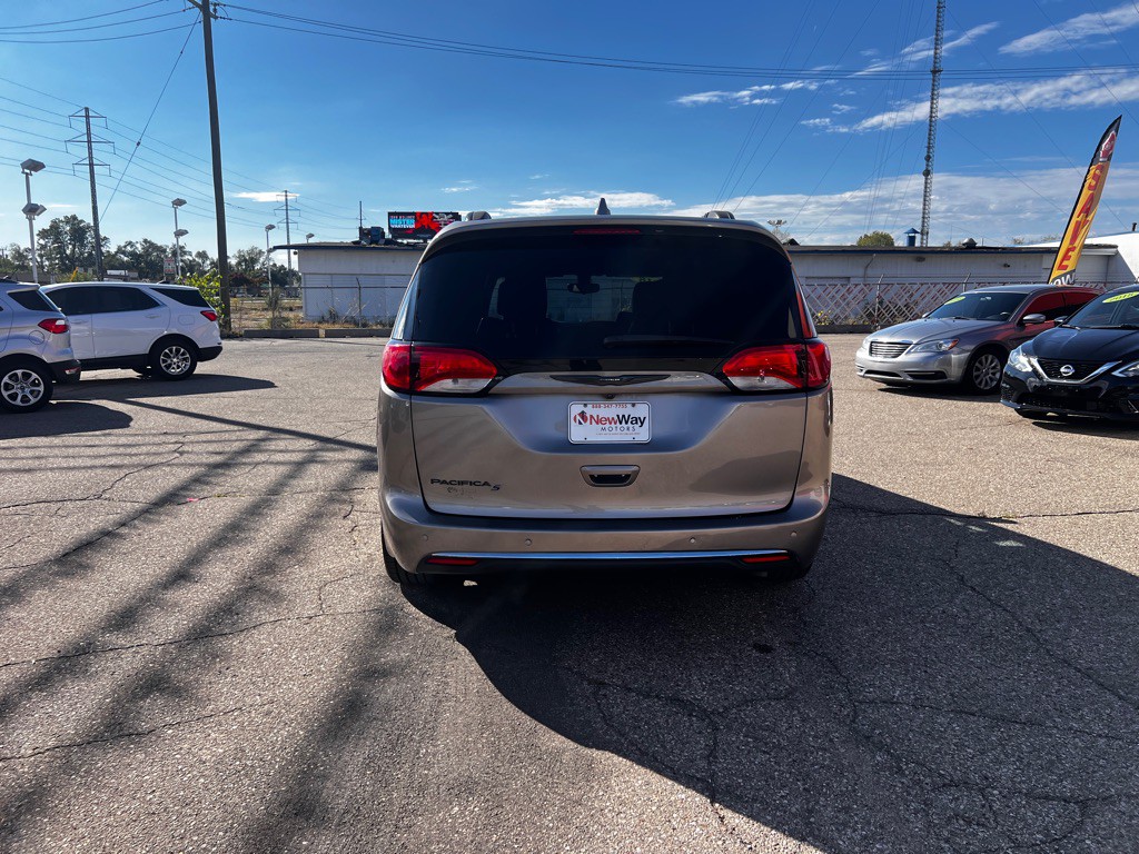 2018 Chrysler Pacifica Image 6