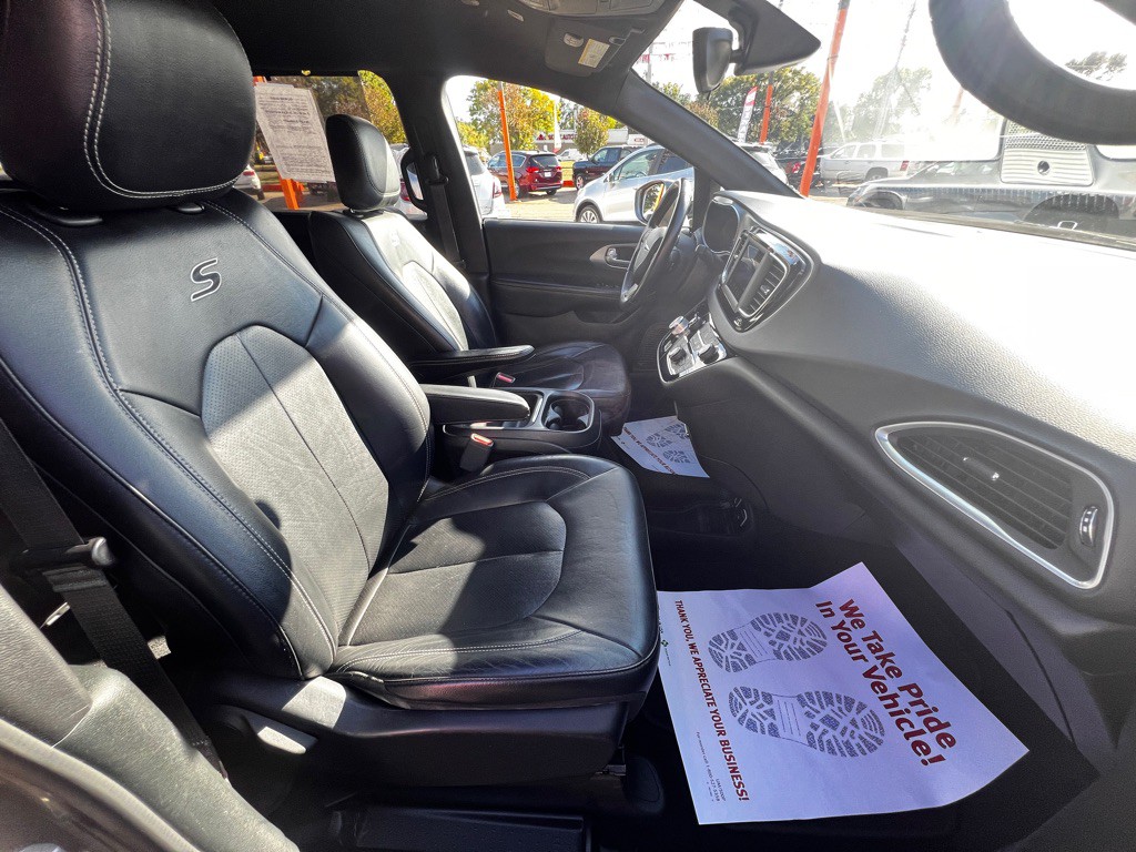 2018 Chrysler Pacifica Image 12